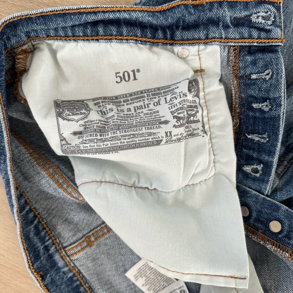 Levi's Straight-Leg 501 Jeans Classic Denim 31x30 - Picture 3 of 6
